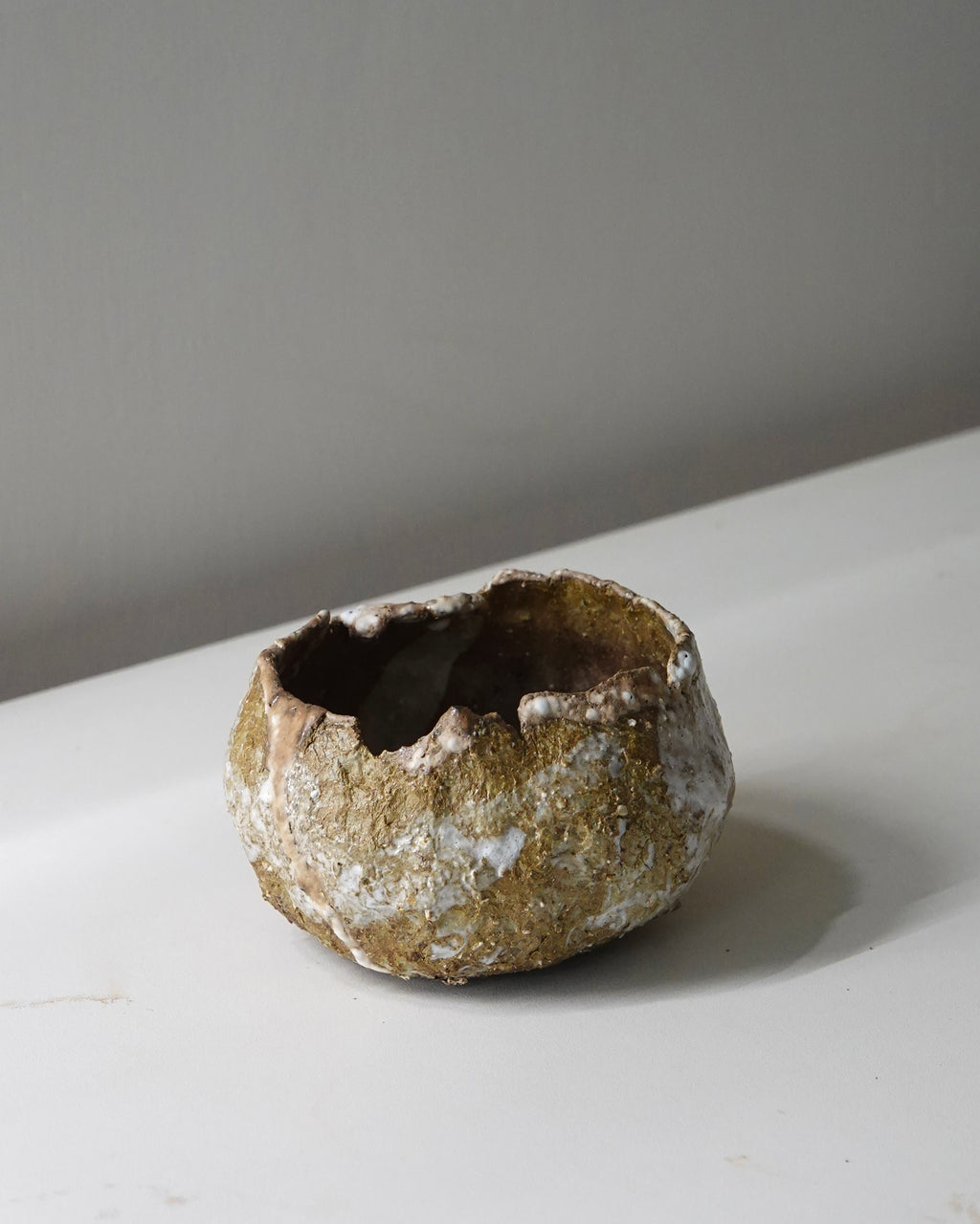 粗沙黑泥 / 白瓷 / 黑山陶泥（白志野釉) Tri-Clay Blend with White Shino Glaze