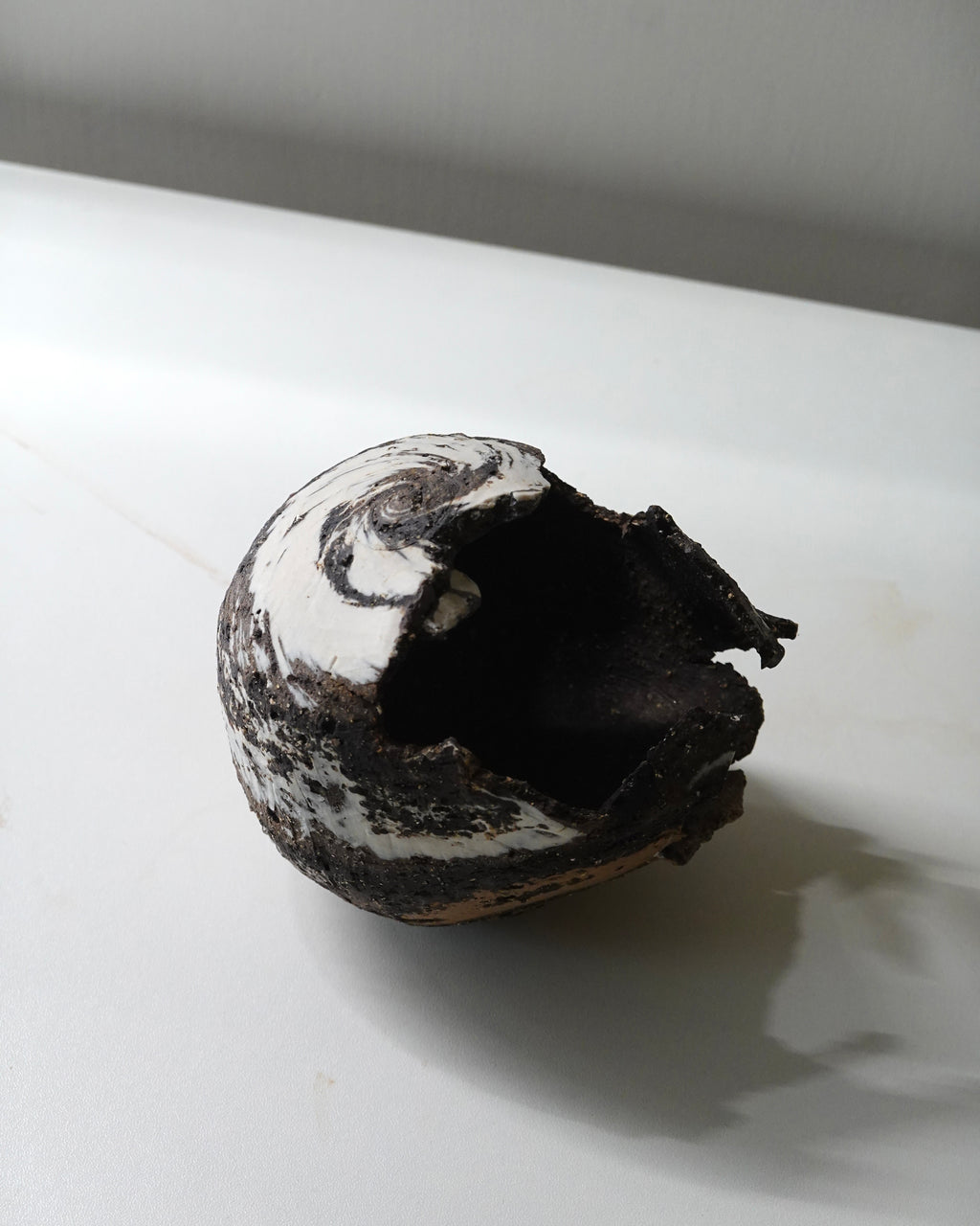粗沙黑泥 / 白瓷 / 黑山陶泥 Coarse Black / White Porcelain / Black Mountain Clay