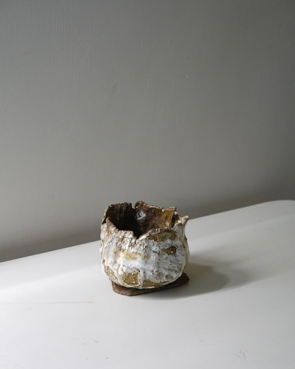 粗沙黑泥 / 白瓷 / 黑山陶泥（白志野釉）Tri-Clay Blend with White Shino Glaze