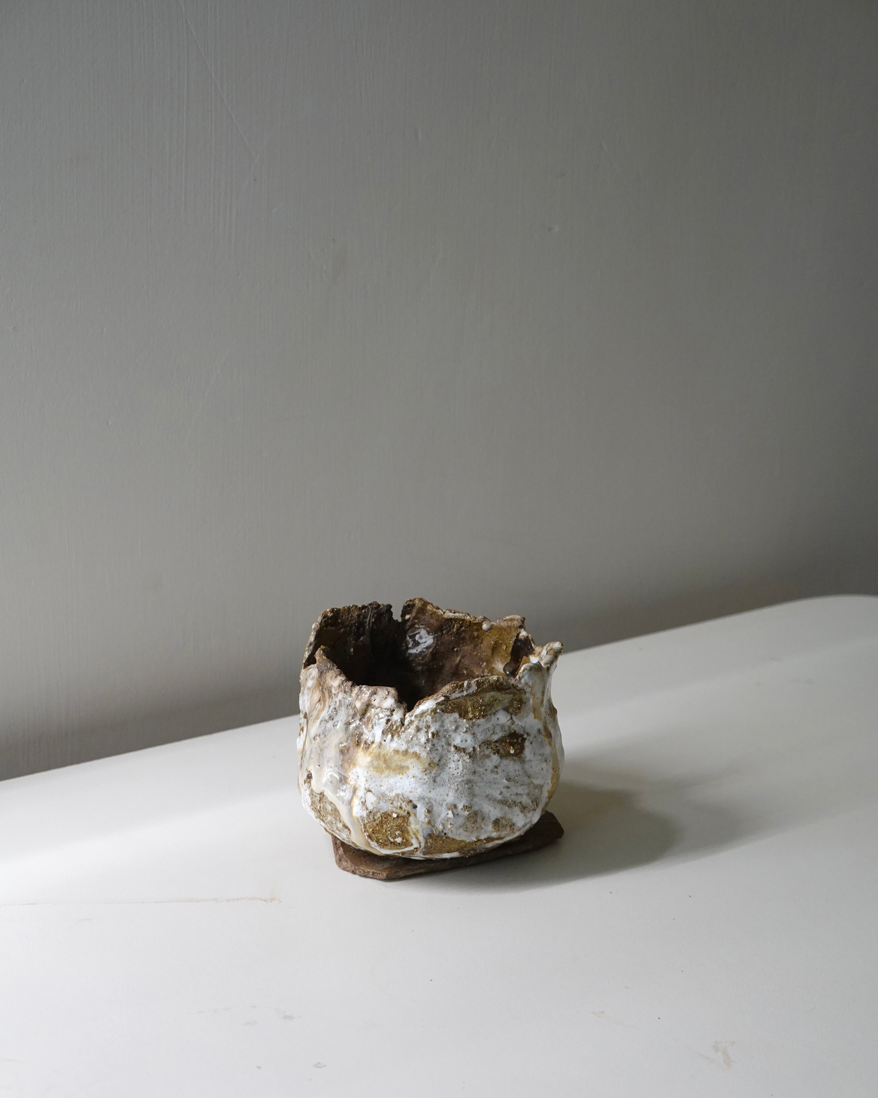 粗沙黑泥 / 白瓷 / 黑山陶泥（白志野釉）Tri-Clay Blend with White Shino Glaze
