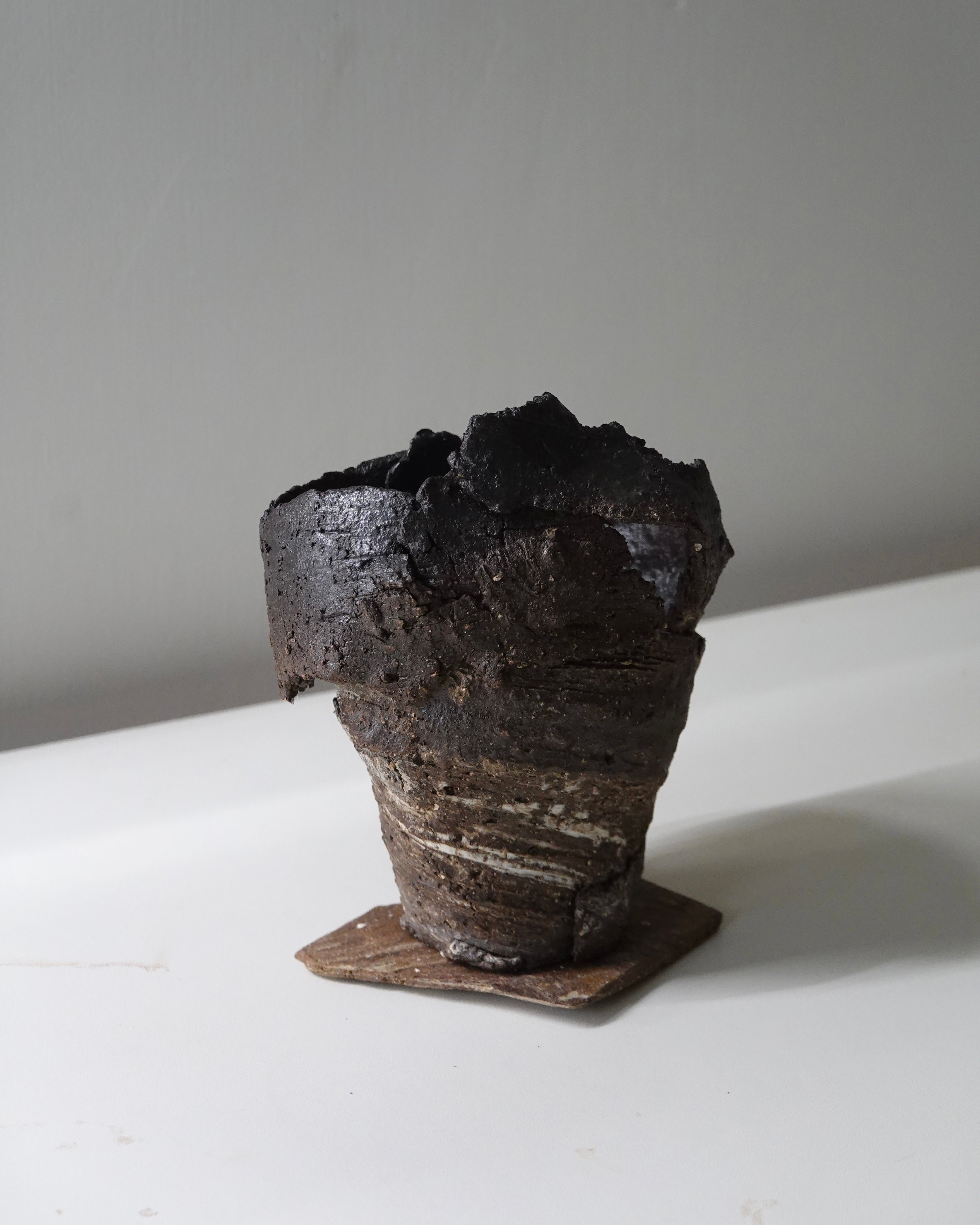 粗沙黑泥 ，白瓷  Coarse Sand Black Clay & White Porcelain